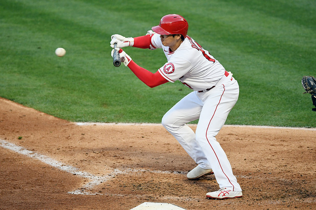 【MLB】「ショーは続く」大谷翔平、2勝目逃すも右翼守備へ　セーフティーバントでファン魅了 画像