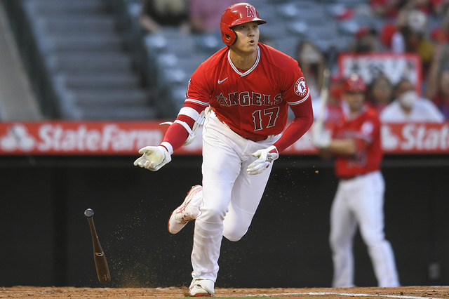 【MLB】大谷翔平、2打席連続三塁打で3打点と大活躍　試合前にはチームのMVPと最優秀投手を受賞 画像