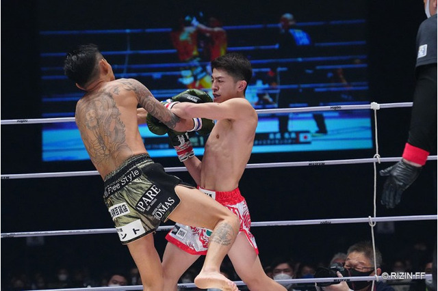 【格闘技】20歳・吉成名高、3度のダウンを奪いRIZIN無傷4連勝 熱望される那須川天心との“神童対決” 画像