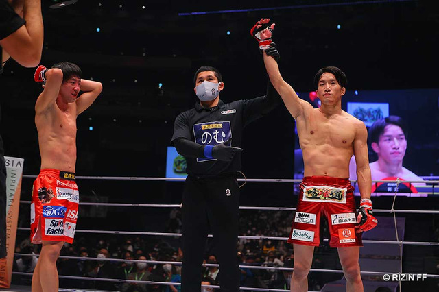 【格闘技／RIZIN.33】朝倉海、瀧澤との“流血”打ち合いを制し判定勝ち　「バンタム級GP」決勝進出 画像