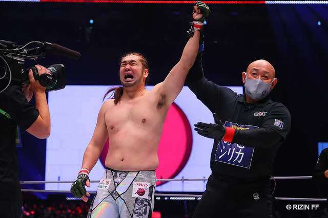 【格闘技／RIZIN.33】シバター、今年も腕十字で元K－1王者に一本勝ち　「俺が負けると思っただろ、ざまぁみろ」 画像