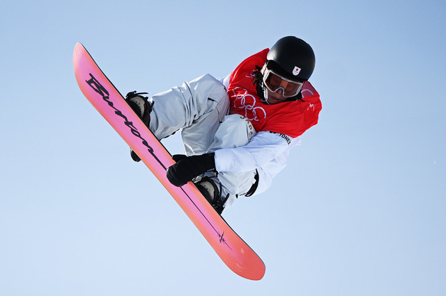 【北京五輪／スノーボード】平野歩夢、劇的逆転の金メダル　“ビタビタ”で五輪史上初「トリプルコーク1440」連発 画像