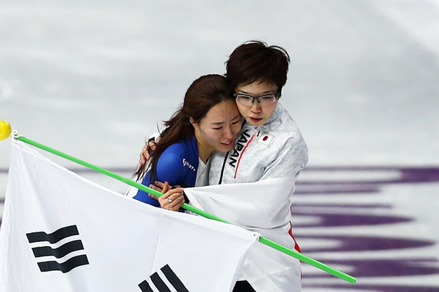 【北京五輪】涙の李相花さん、1000m出場の小平奈緒にエール「勇敢さとチャレンジ精神を見せて」 画像