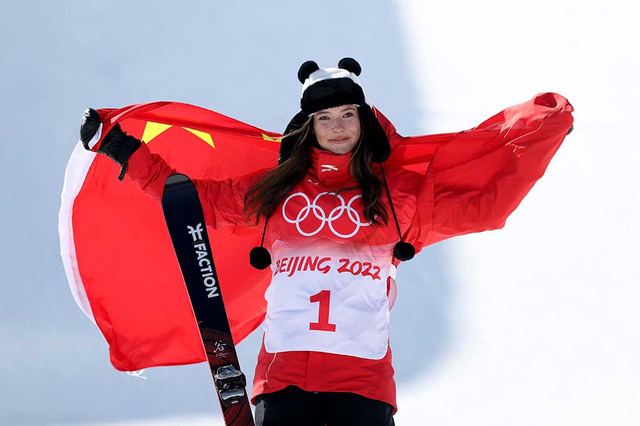 【北京五輪】アメリカ生まれ中国代表・谷愛凌が2冠達成　スキーハーフパイプで金メダル 画像