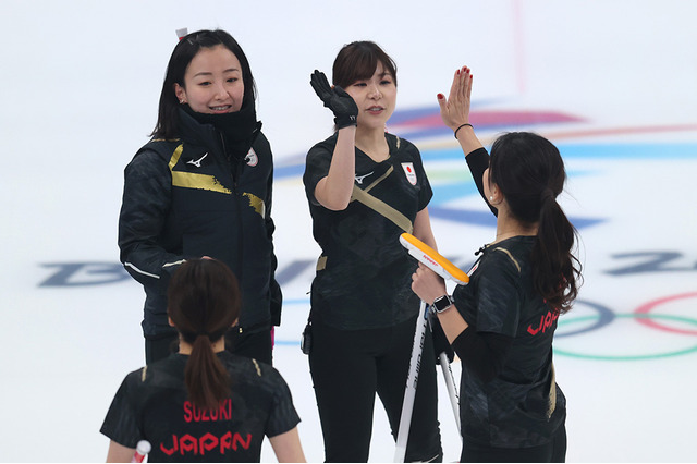【北京五輪/カーリング】五輪を照らしたロコ・ソラーレの笑顔「日本と一緒に戦うのは楽しい」海外勢も賛辞贈る 画像