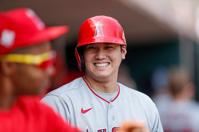 【MLB】「クレイジーだ」キャンプイン前日からの大谷翔平フィーバーに米メディアもあ然　水原一平通訳の“辞職”も話題 画像