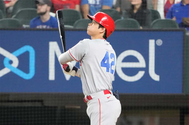【MLB】大谷翔平、第3打席に今季2号で「1試合2発」の猛チャージ 異例の“申告敬遠押し出し”後の一発 画像