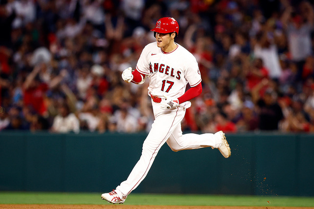 【MLB】大谷翔平、リアル二刀流で45打席ぶり12号逆転弾 ファン総立ち&現地実況も感嘆「ゴージャスHR」 画像