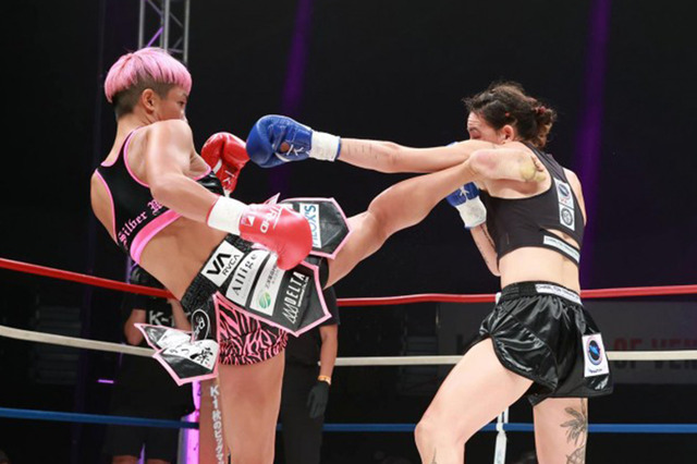 【格闘技/K-1女子大会】カリスマ・KANA、仏強豪を“劇的”ハイキックでKO 男子顔負けの剛腕で場内大歓声 画像