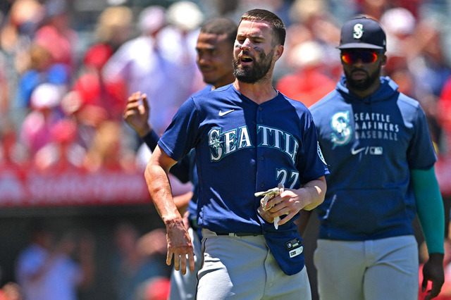 【MLB】エンゼルス相手に大乱闘を演じたウインカーのもとにファンからピザの差し入れ　退場後、試合中にペロリ　 画像