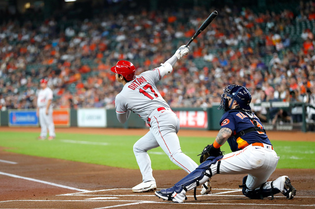 【MLB】大谷翔平、「正体がエイリアンだとばれた」と米メディア 右手一本で運んだ34号を“人間離れ”と指摘 画像