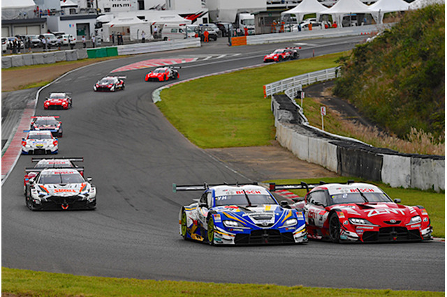 【スーパーGT】第6戦　大クラッシュの不運を雨の恵みで取り戻した3号車ニスモZ・千代勝正／高星明誠がランキングトップへ 画像