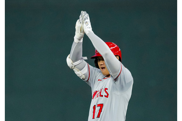 【MLB】大谷翔平、2点タイムリーと珍プレー“二塁打”で10試合連続ヒット 2年連続100打点へ残り8 画像