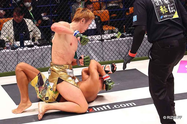 【RIZIN】久保優太が10カ月ぶり“再起戦”で奥田啓介に1ラウンドTKO勝ち　「ここが僕のリスタート」と安堵 画像