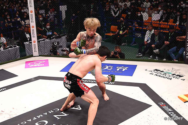 【RIZIN】平本蓮、ベテラン弥益を強打で圧倒しMMA2連勝　“平本節”全開「この場を借りてお詫び……するわけないでしょ！」 画像