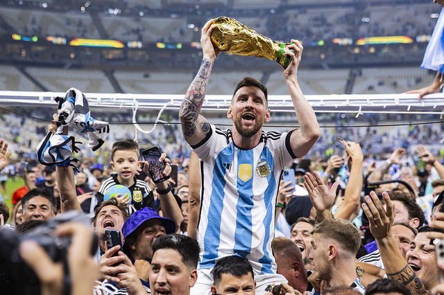 【海外サッカー】メッシ、ロナウド、ムバッペ ペレとの2S公開し追悼「その記憶はサッカーを愛するすべての人に残る」 画像