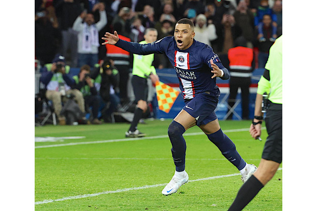 【リーグ・アン】ネイマール退場、ムバッペ決勝ゴール、メッシは欠場　W杯明けリーグ戦再開でスーパースターが三者三様 画像