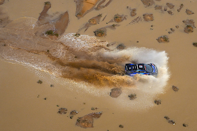 【ダカール・ラリー】11日目　サインツ、またもクラッシュで一時ヘリ搬送　ローブ逆襲でトヨタの牙城を崩し3位浮上 画像