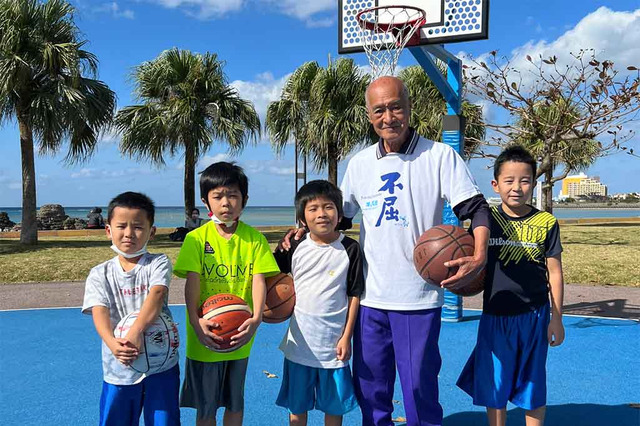 【W杯】FIBAワールドカップ2023開催で湧く沖縄で「伝説のおじい」も練習再開 八村塁、渡邊雄太との対決なるか 画像