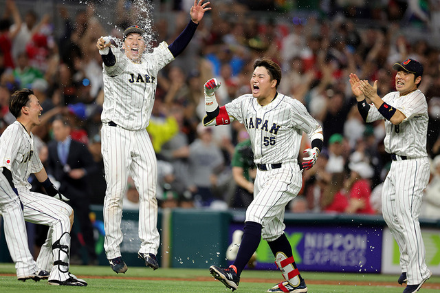 【WBC】侍ジャパン、村上宗隆が起死回生の逆転サヨナラ打　メキシコを6－5で下し14年ぶりの決勝進出 画像