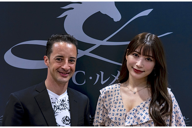 【競馬】ルメールがラウンドガール雪平莉左らとお披露目会　藤田菜七子も登場　「日本に恩返ししたい」 画像