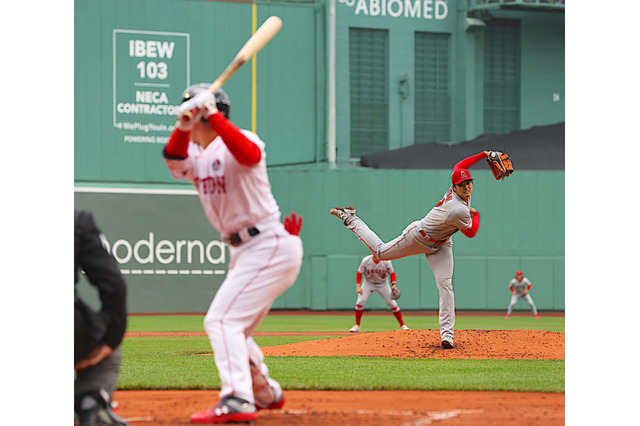 【MLB】大谷翔平 「３月の友は４月の敵」と公式も煽った吉田正尚との直接対決は三振に仕留める　雨とトラブルで31球降板も 画像