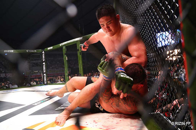 【RIZIN】スダリオ剛、UFC仕込みのMMAファイトで南海の大魔神を“血染め”圧倒　「産まれた子供にかっこいい姿見せられた」 画像