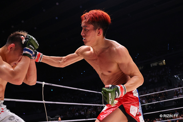 【RIZIN.42】朝倉海、元谷のレバーをえぐる“強烈”左ヒザ一発で悶絶KO　492日ぶり復帰戦勝利「アーチュレッタをぶっ飛ばす」 画像