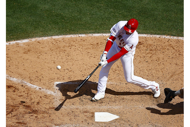 【MLB】大谷翔平、 9回逆襲の124メートル特大第8号弾　「どうしたらあんなに飛ぶんだ」と実況も驚愕 画像