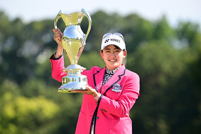 【女子ゴルフ】岩井千怜、双子姉妹と昨季女王の巴戦制す　RKB×三井松島レディス最終日 画像