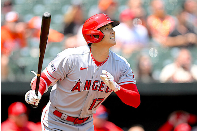 【MLB】大谷翔平、連敗止めた先制第10号　バットの先でも驚愕の技あり115メートル弾 画像
