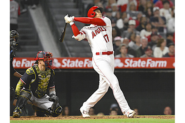【MLB】大谷翔平、キング争いに加わる豪快126メートル第11号弾 実況も「劇的なショウヘイ、なんてスイングだ」と驚愕 画像