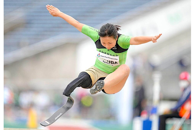 【パラ陸上】アスリートとして二刀流の活躍で世界新記録　保田明日美が足を失い気づいた大切なもの　前編 画像