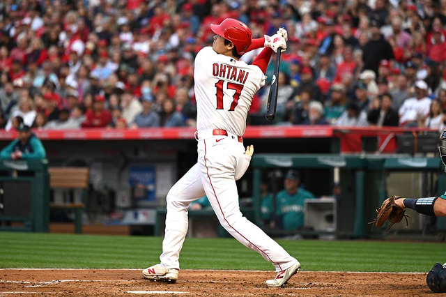 【MLB】大谷翔平、今季2度目の二刀流アーチは182キロ特大同点17号2ラン 実況も「世界で最高の選手」と熱狂 画像