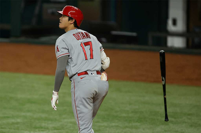 【MLB】大谷翔平、キング・タイ今季19号140メートル特大同点弾は2階席へ　“確信歩き”バットフリップに敵地ファンも大熱狂 画像
