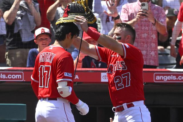 【MLB】大谷翔平、今季7度目“トラウタニ弾”での兜渡しに識者が着目「そのまま渡す姿は詩的で優雅だ」 画像