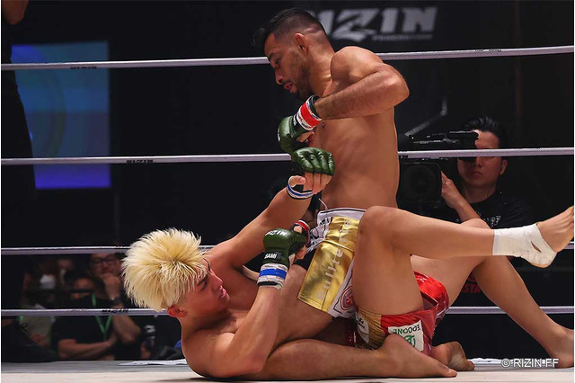 【RIZIN.43】クレベル・コイケ、鈴木千裕に1Rアームバーで“完勝”「すぐにタイトルマッチお願いします」　鈴木は悔しさ滲ませ慟哭 画像