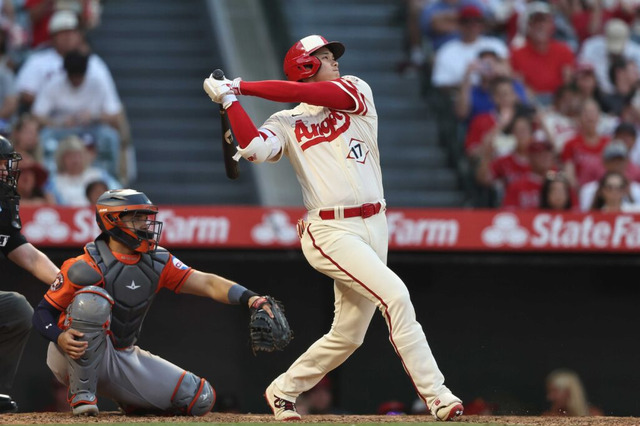 【MLB】大谷翔平、2戦連続9回裏に意地の一発炸裂　昨季に並ぶ34号特大125メートル弾もエ軍は連勝逃す 画像