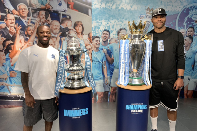 マンチェスター・シティがトロフィー披露「日本のファンに感謝」 クラブOBは「ナカムラは印象深い」と天才レフティを回顧 画像