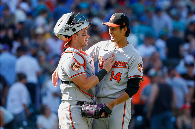 【MLB】藤浪晋太郎、“最速球”トップ5独占で日米キャリア初セーブ　捕手と喜びのハグも 画像