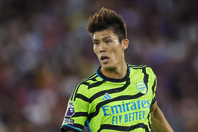 【プレミアリーグ】「ストップウォッチが必要」冨安健洋、今季初先発も痛恨退場…　新ルールで混乱、疑惑の判定に指揮官憤慨「コメントする気はない」 画像