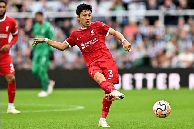 【プレミアリーグ】初先発の遠藤航にメディアの評価分かれる　クロップ監督は「彼は我々が何をしているのか、まったく理解できていない」と辛口 画像