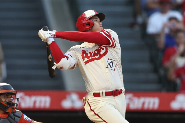 【MLB】大谷翔平の6年間「世紀の悪球打ち本塁打3選」 粗削りがもたらした“とてつもない”一発 画像