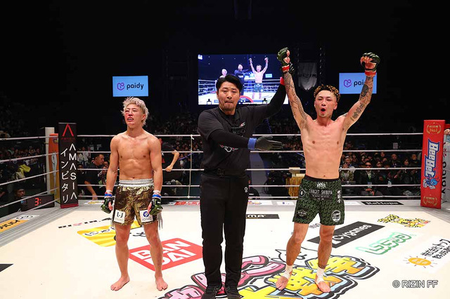 【RIZIN.45】Krush王者・篠塚辰樹、BD戦士を血染め“フルボッコ”で2度ダウン奪い圧倒　敗れた冨澤は号泣 画像