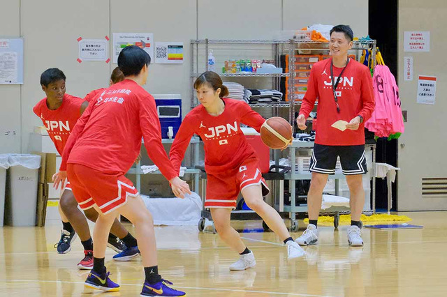 “復帰のベテラン”と“高校生シューター”を恩塚HCが招集したワケ　パリ五輪目指すバスケ女子日本代表の現在地 画像