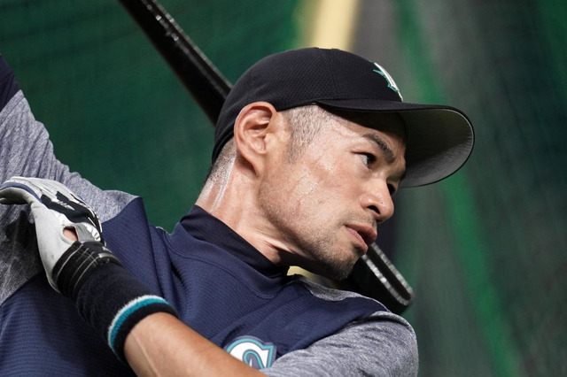 【MLB】イチローが“愛弟子”ロドリゲスとキャッチボールでファン歓喜　マリナーズ春季キャンプが始動 画像