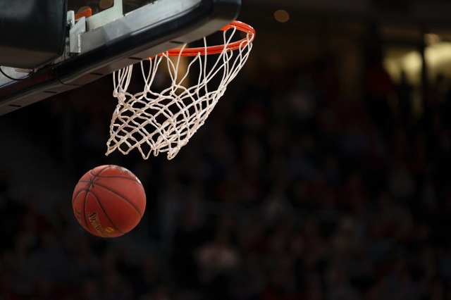 【NBAオールスター2024】「人間やめてる」 身長216cmのレジェンドを飛び越える“神ダンク”にネット騒然 画像