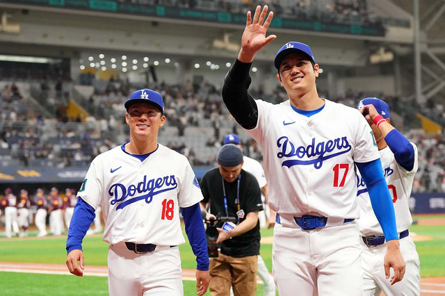 【MLB】「こんな表情初めて見た」大谷翔平と山本由伸が“にらめっこ対決”で真顔→大爆笑「微笑ましい」 画像