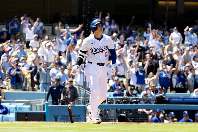【MLB】大谷翔平の「完璧すぎる」特大5号に、相手右翼手も“確信”……正面向いたまま動かず「目で追いもしない」 画像