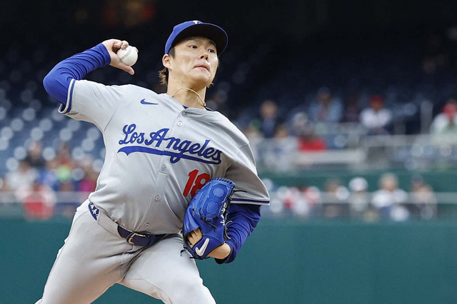 【MLB】「死にそうだった」山本由伸、顔面直撃を防いだスーパープレーも冷や汗タラリ　「たまたま反応できました」と苦笑い 画像